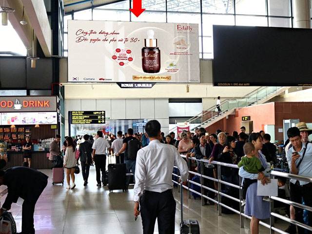 Thương hiệu Edally phủ sóng tại Cảng Hàng Không Quốc Tế Cam Ranh vị trí CR2: Sảnh ốp cột công cộng bên ngoài Ga đến- đi Quốc nội